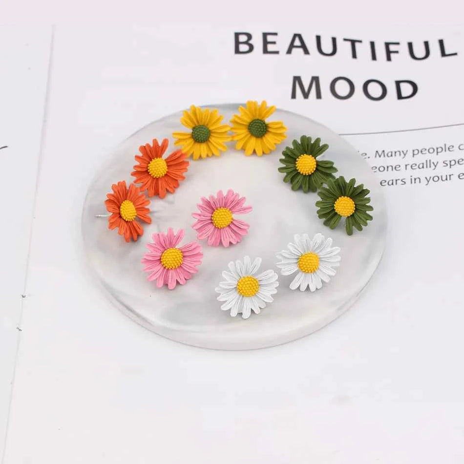 Trendy Sweet Cute Daisy Stud Earrings For Women Girls Korean Fashion Asymmetric Flower Earrings Yellow White Green Party Jewelry