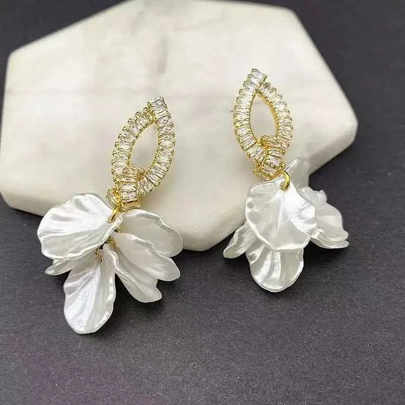 Korean Fashion Earrings Exquisite Dangle Earrings White Crystal Zirconia Flower Bridal Earring Party Jewelry for Women Aretes
