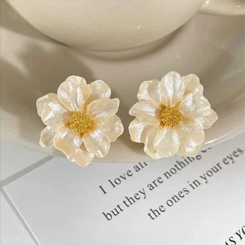 FTCY Elegant White Flower Stud Earrings for Women Retro Exquisite Camellia Flower Earrings Women’s Party Jewelry Gifts