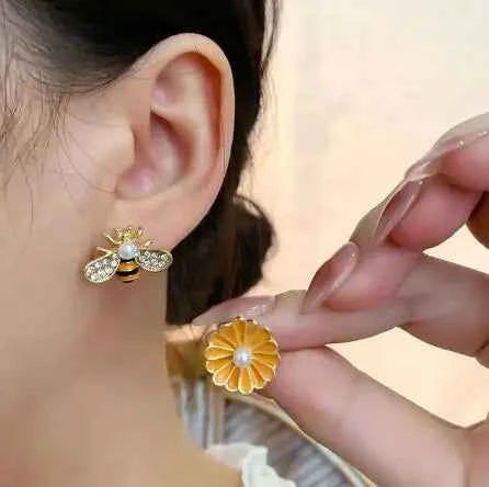 Trendy Gardenia Pearl Stud Earrings for Women New Design White Green Leaf Flowers Sweet Earrings Fashion Jewelry Wholesale