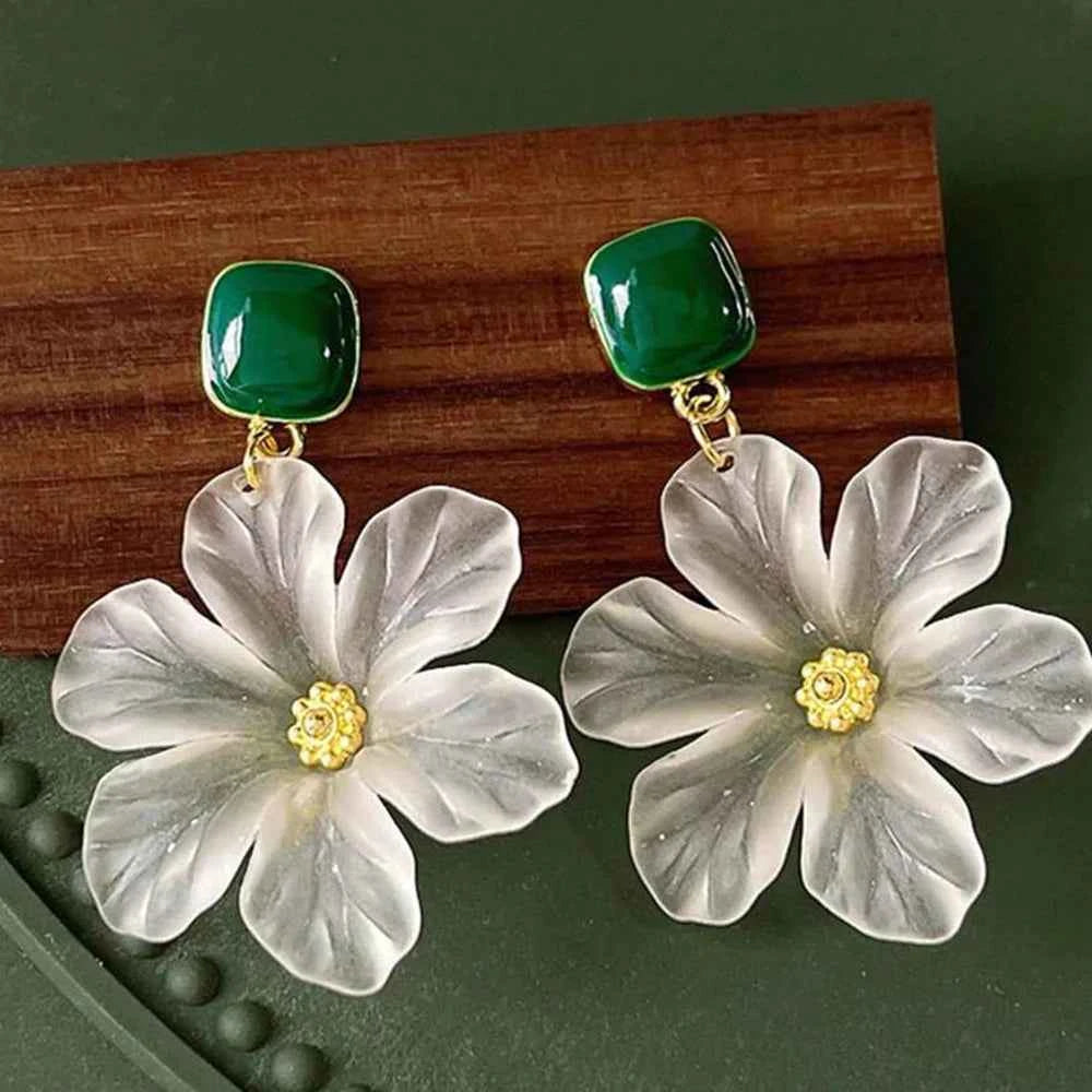 White Flower Charm Square Metal Green Epoxy Drop Earrings For Women Bohemia Romantic Camellia Flower Dangle Earrings Luxury