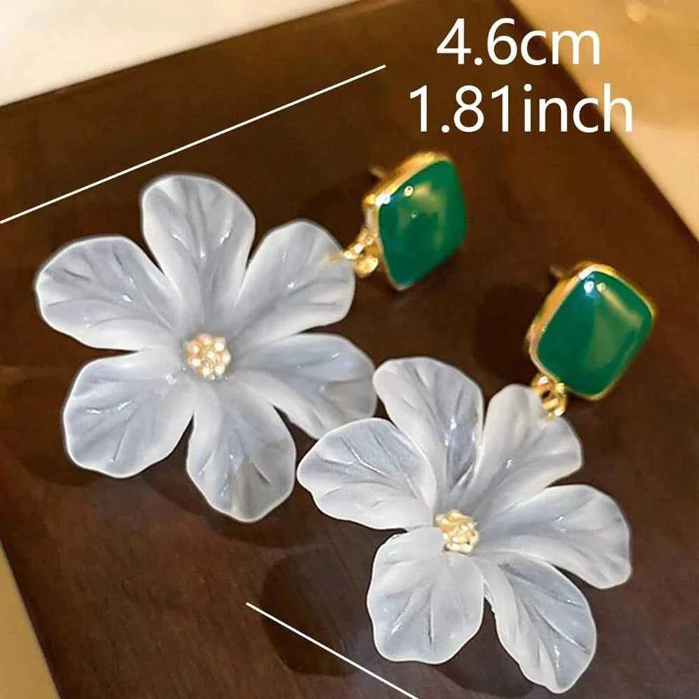 White Flower Charm Square Metal Green Epoxy Drop Earrings For Women Bohemia Romantic Camellia Flower Dangle Earrings Luxury