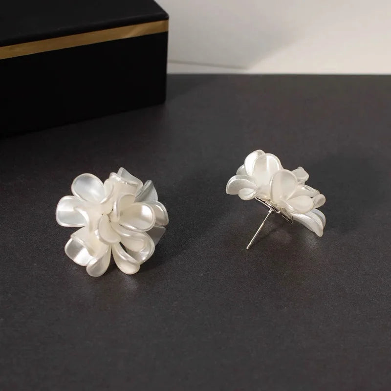 Korean Fashion Earrings Exquisite Dangle Earrings White Crystal Zirconia Flower Bridal Earring Party Jewelry for Women Aretes