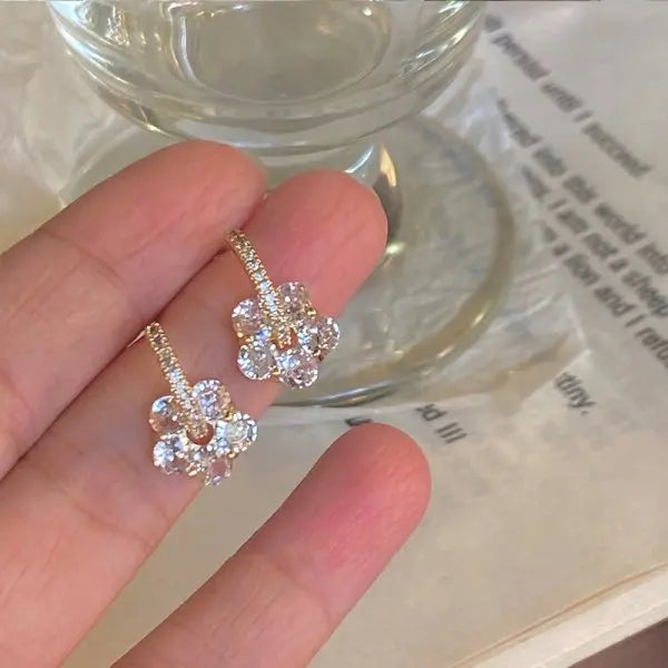 New Korean Hollow Wreath Flower Earrings For Women Crystal Zircon Sweet Bee Butterfly Stud Earring Girl Wedding Party Jewelry