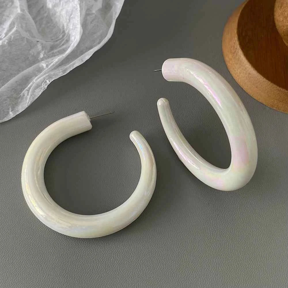 AENSOA Trendy White Acrylic Pearl Flower Drop Earrings for Women Geometric Round Petal Floral Hanging Earrings Party Jewelry