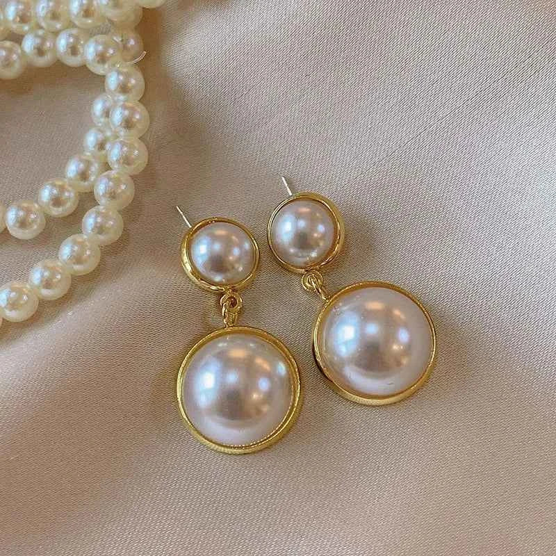Luxury quality jewelry CC Style Pearl Earrings Vintage Earrings Wholesale modern women's earrings 2025
