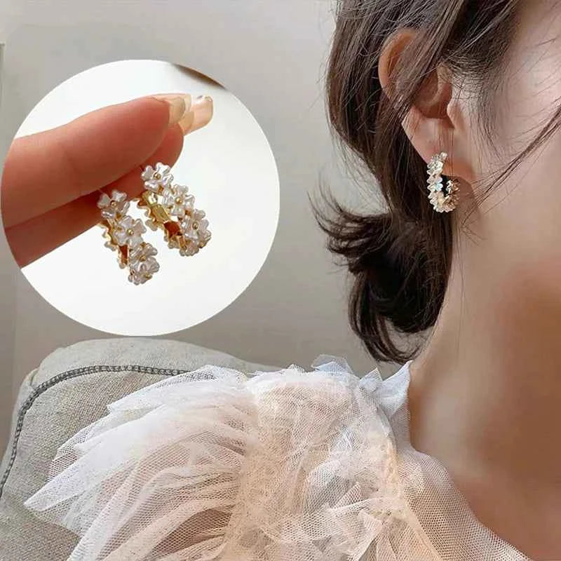 Trendy  Gardenia Pearl Stud Earrings for Women New Design White Green Leaf Flowers Sweet Earrings Fashion Jewelry Wholesale