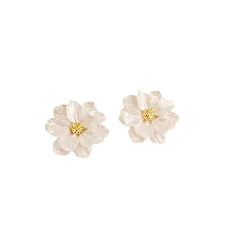 Big White Camellia Flower Stud Earring for Women French Retro Elegant Korean Sweet Resin Ear Wedding Party Jewelry Gift