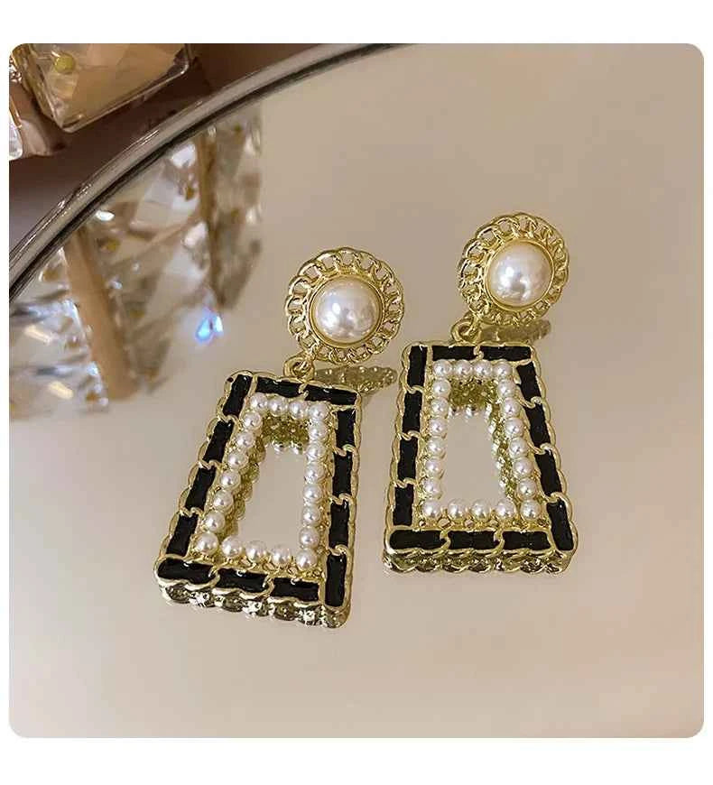 Luxury quality jewelry CC Style Pearl Earrings Vintage Earrings Wholesale modern women's earrings 2025