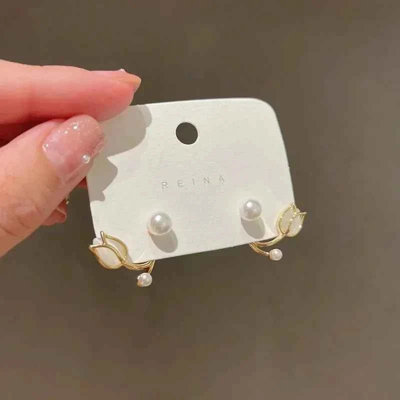 Luxury Gold Color Tulip Flower Opal Stud Earrings for Women Cute Pearl Clip Korea Earring Wedding Bride Jewelry Accessories Gift