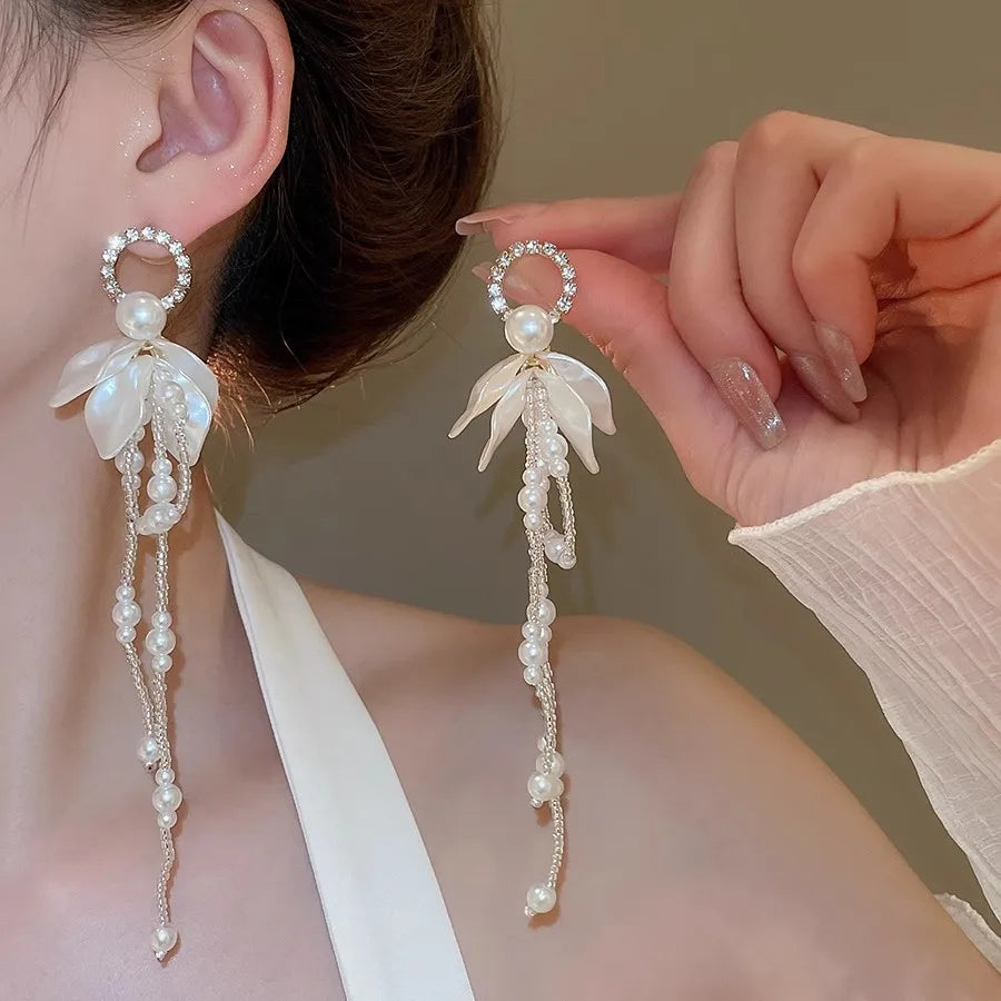 Korean Fashion Earrings Exquisite Dangle Earrings White Crystal Zirconia Flower Bridal Earring Party Jewelry for Women Aretes