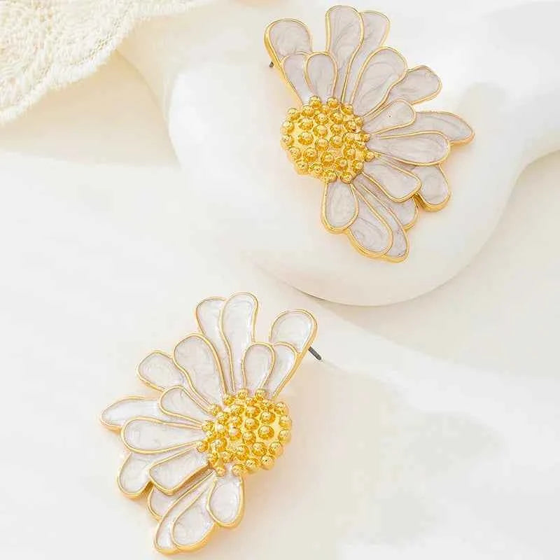 Stud Earrings For Women Girls Retro Alloy Flower Simple Ear Accessories Fashion Jewelry Holiday Party Gift E540