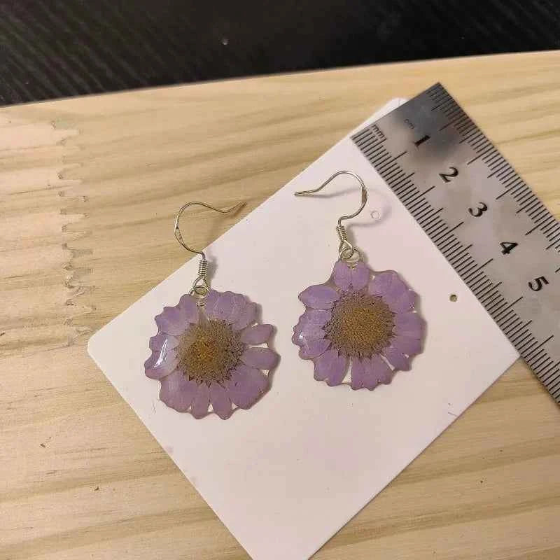 Small Daisy Flower Series Natural Plant Earrings Handmaking Epoxy Resin Pressed Flower Earrings Unique Daisy Jewelry Wholesale