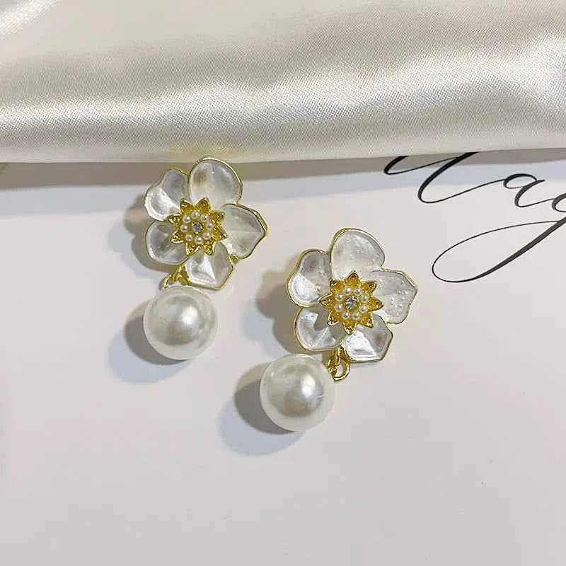 Luxury quality jewelry CC Style Pearl Earrings Vintage Earrings Wholesale modern women's earrings 2025