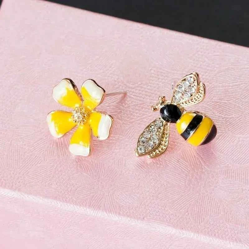 Women Summer Fashion Cute Bee Flower Earrings Girl's Versatile Style Asymmetric Creative Exquisite Earrings Gifts Accessories