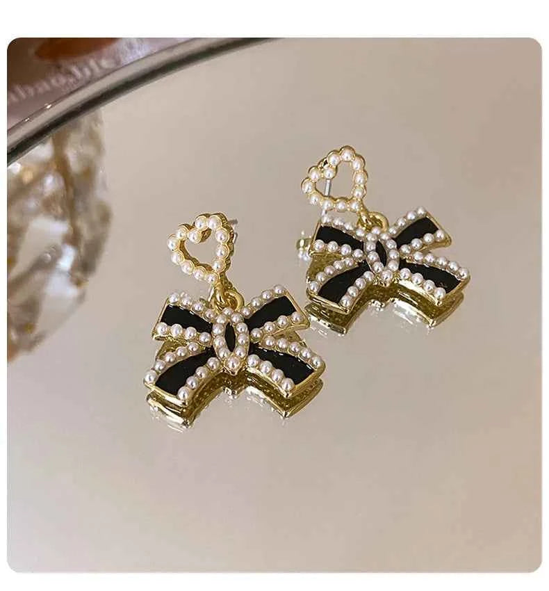 Luxury quality jewelry CC Style Pearl Earrings Vintage Earrings Wholesale modern women's earrings 2025