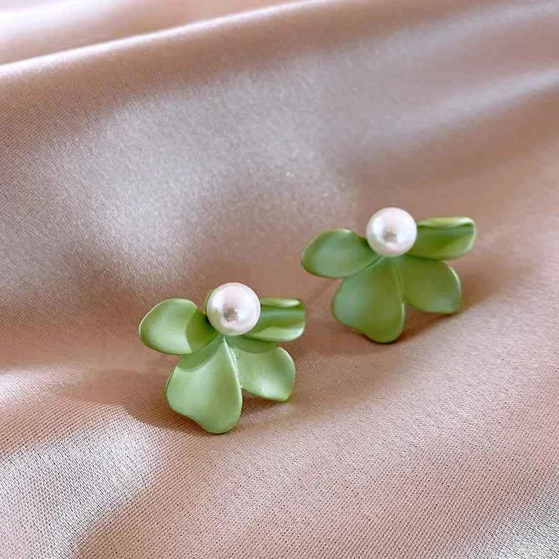 Trendy Gardenia Pearl Stud Earrings for Women New Design White Green Leaf Flowers Sweet Earrings Fashion Jewelry Wholesale