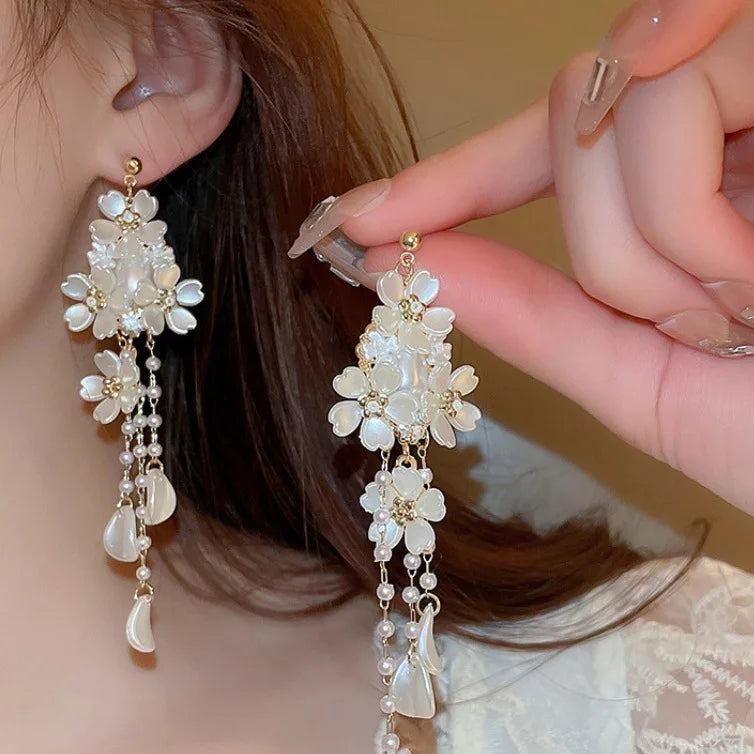 Korean Fashion Earrings Exquisite Dangle Earrings White Crystal Zirconia Flower Bridal Earring Party Jewelry for Women Aretes