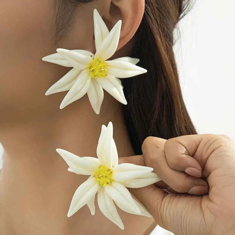 Beaded Three-dimensional Large Flower Earrings For Women Girls Hand-woven Ear Accessories Fashion Jewelry Holiday Party AE302