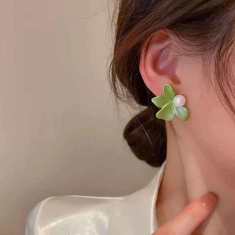Trendy Gardenia Pearl Stud Earrings for Women New Design White Green Leaf Flowers Sweet Earrings Fashion Jewelry Wholesale