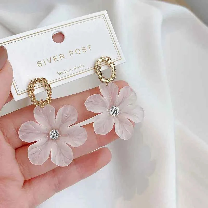 Translucent White Flower Hanging Earrings for Women Rhinestone Ball Middle Petals Sweet Korean New Beach Vacation Ear Decoration