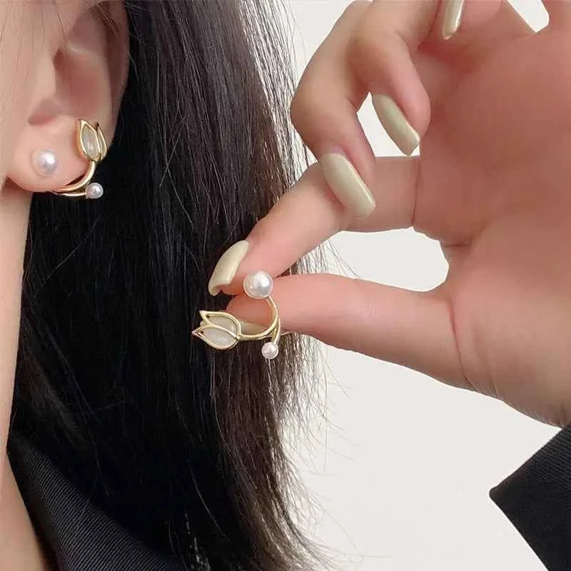 Luxury Gold Color Tulip Flower Opal Stud Earrings for Women Cute Pearl Clip Korea Earring Wedding Bride Jewelry Accessories Gift