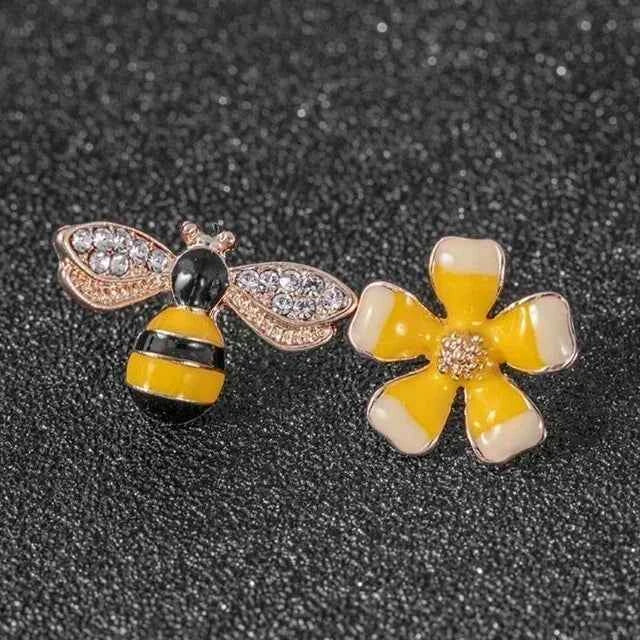 Women Summer Fashion Cute Bee Flower Earrings Girl's Versatile Style Asymmetric Creative Exquisite Earrings Gifts Accessories