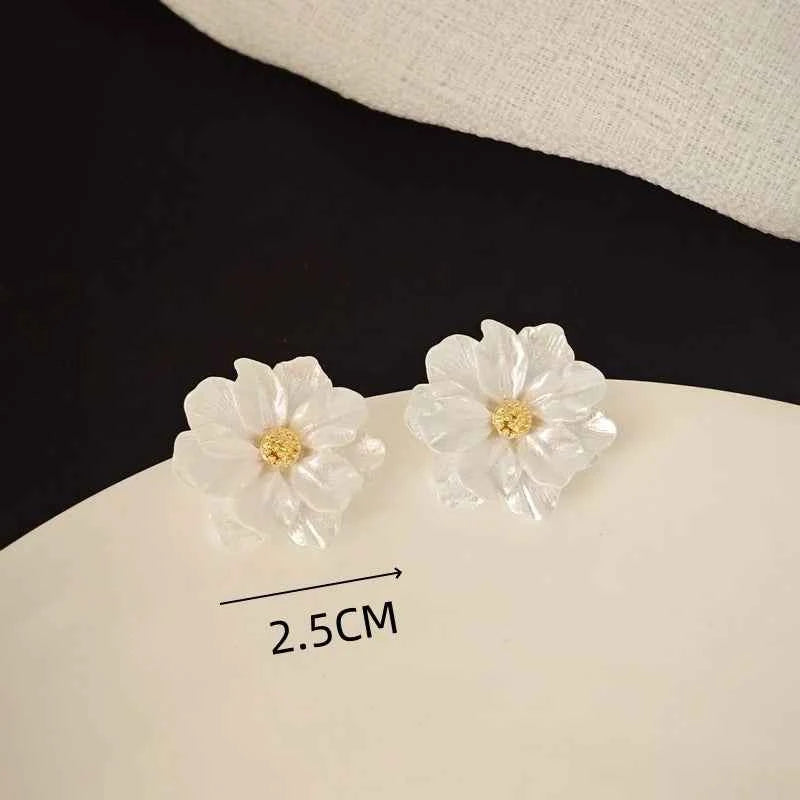 Big White Camellia Flower Stud Earring for Women French Retro Elegant Korean Sweet Resin Ear Wedding Party Jewelry Gift