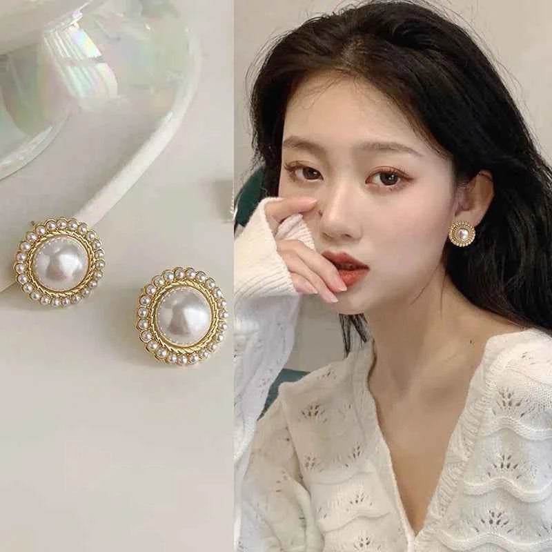 Luxury quality jewelry CC Style Pearl Earrings Vintage Earrings Wholesale modern women's earrings 2025