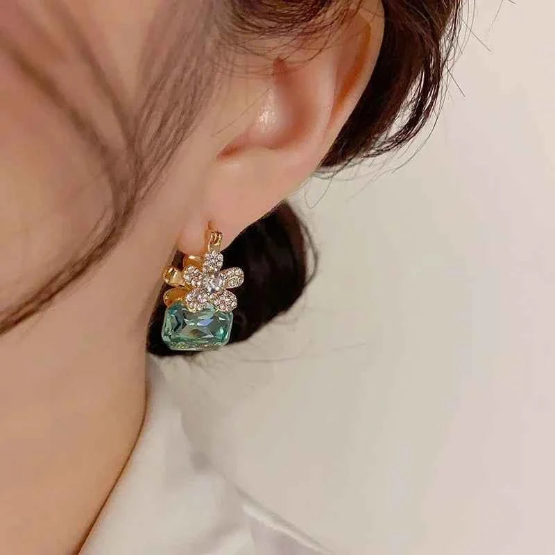 Light Luxury Super Sparkling Fashion Flower Zircon Earrings For Women Exquisite Retro Personality Versatile Earrings