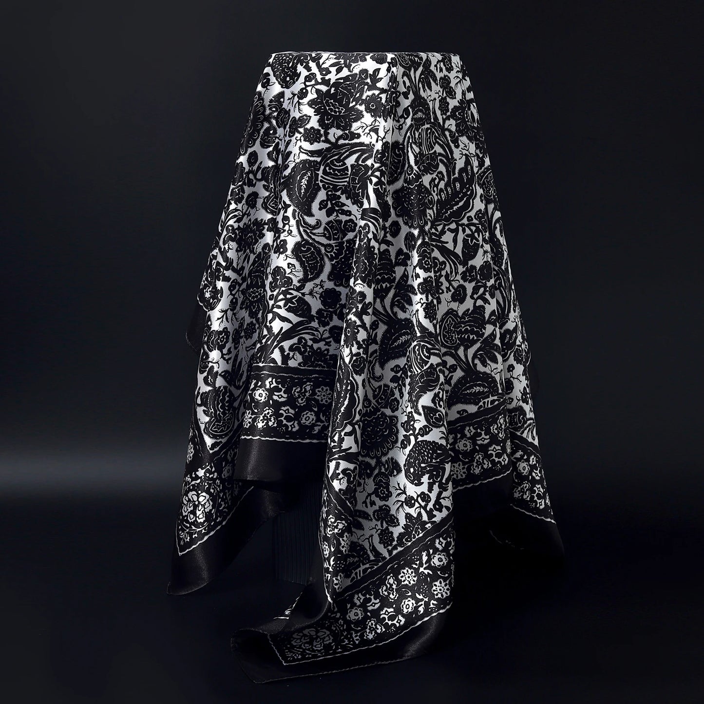 1 piece 35.4 inches Women Shawls Fashion print Summer Kerchief Luxury Brand 90X90CM Bandanna New Foulard Satin Square Headcloth