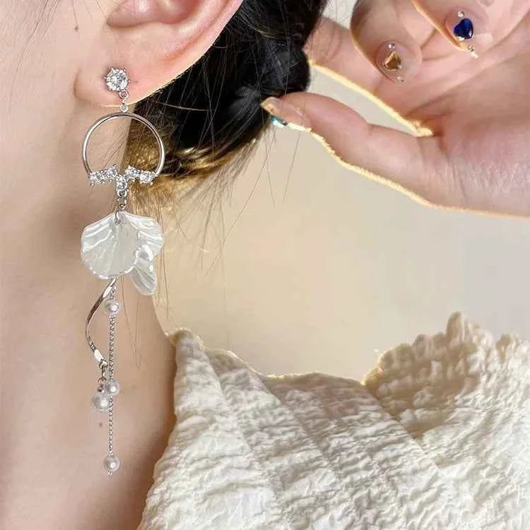 Korean Fashion Earrings Exquisite Dangle Earrings White Crystal Zirconia Flower Bridal Earring Party Jewelry for Women Aretes