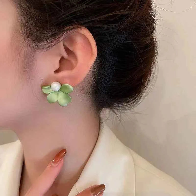 Trendy Gardenia Pearl Stud Earrings for Women New Design White Green Leaf Flowers Sweet Earrings Fashion Jewelry Wholesale