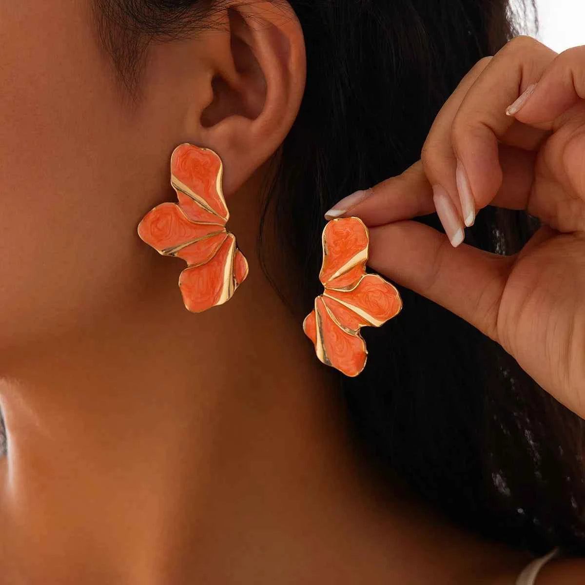 Retro oil dripping colored petal earrings for women with a niche design sense, personalized simplicity, and versatile earrings