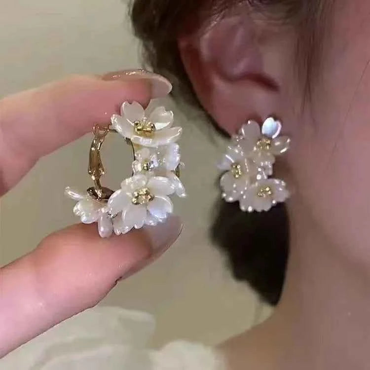 Korean Fashion Earrings Exquisite Dangle Earrings White Crystal Zirconia Flower Bridal Earring Party Jewelry for Women Aretes