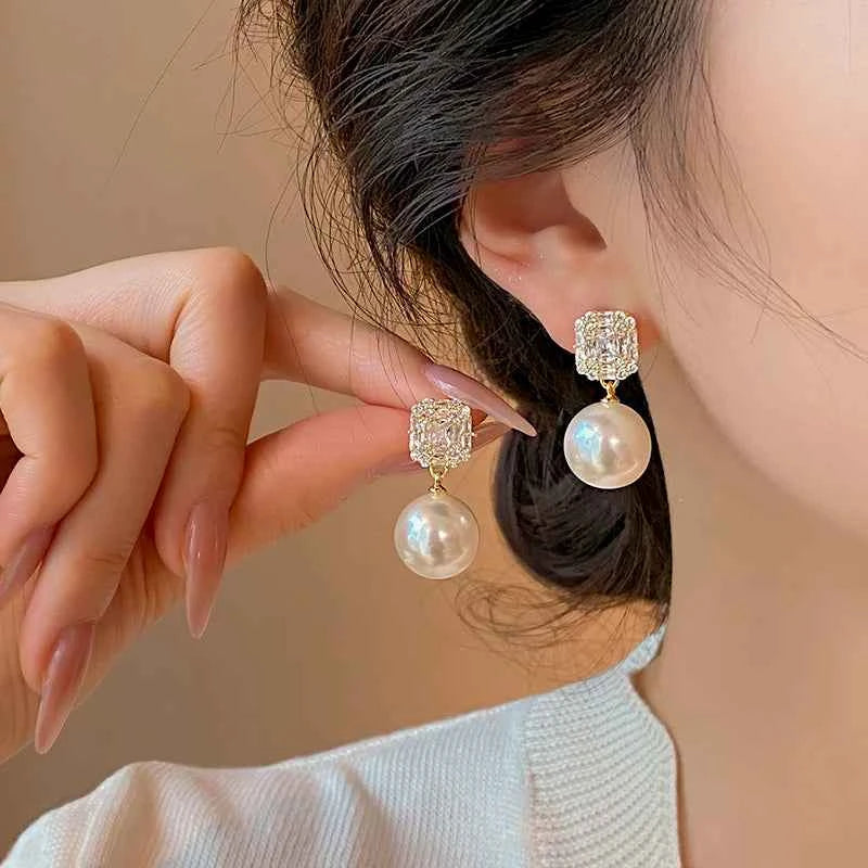 Luxury Shiny Zircon Crystal Pearl Pendant Gold Color Earrings 2025 Fashion Jewelry Party For Women's Exquisite Ear Accessories