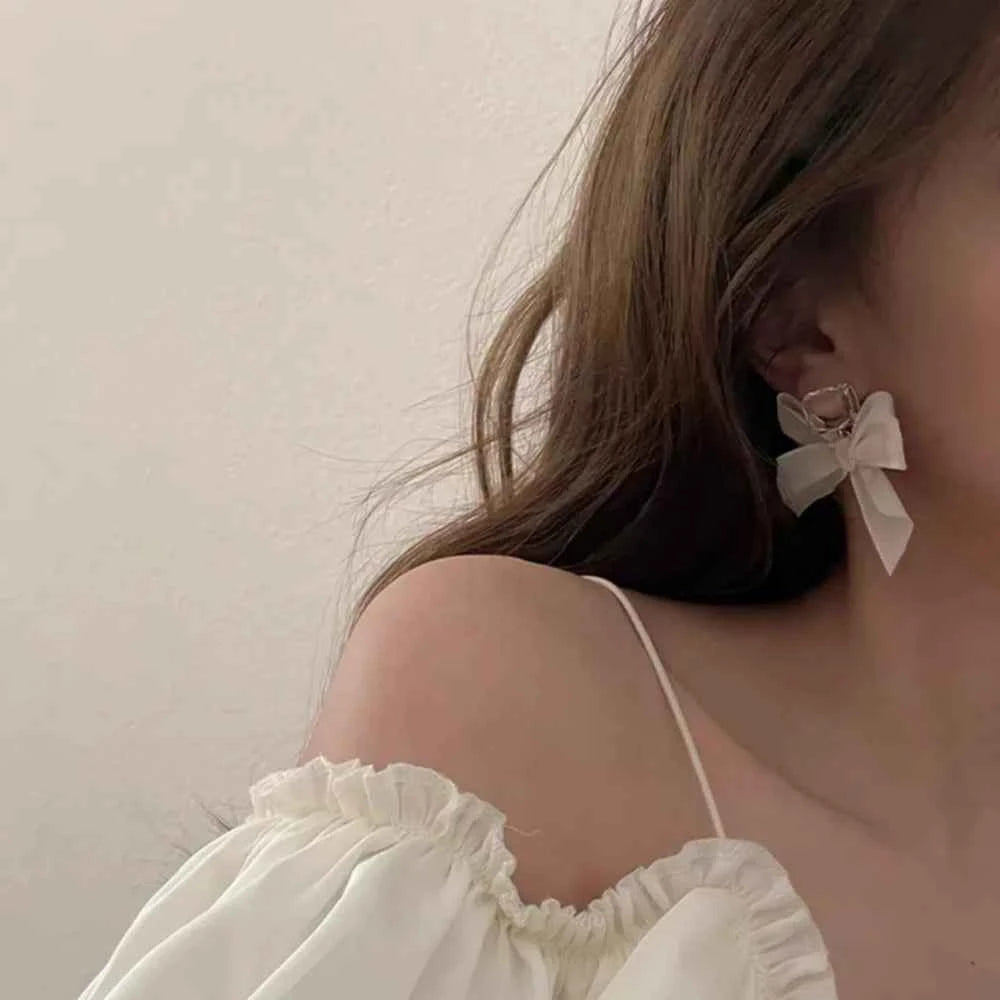 New Fashion Korean Cute Sweet Black White Women Statement Stud Earrings Fabric Lace Bow Drop Earrings Luxury Jewelry Party Gifts