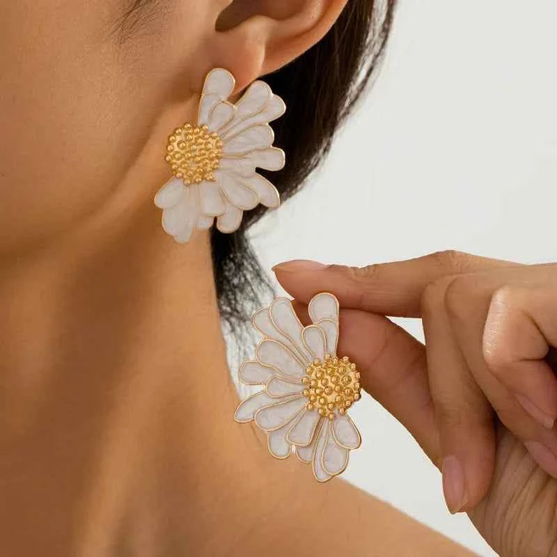 Stud Earrings For Women Girls Retro Alloy Flower Simple Ear Accessories Fashion Jewelry Holiday Party Gift E540