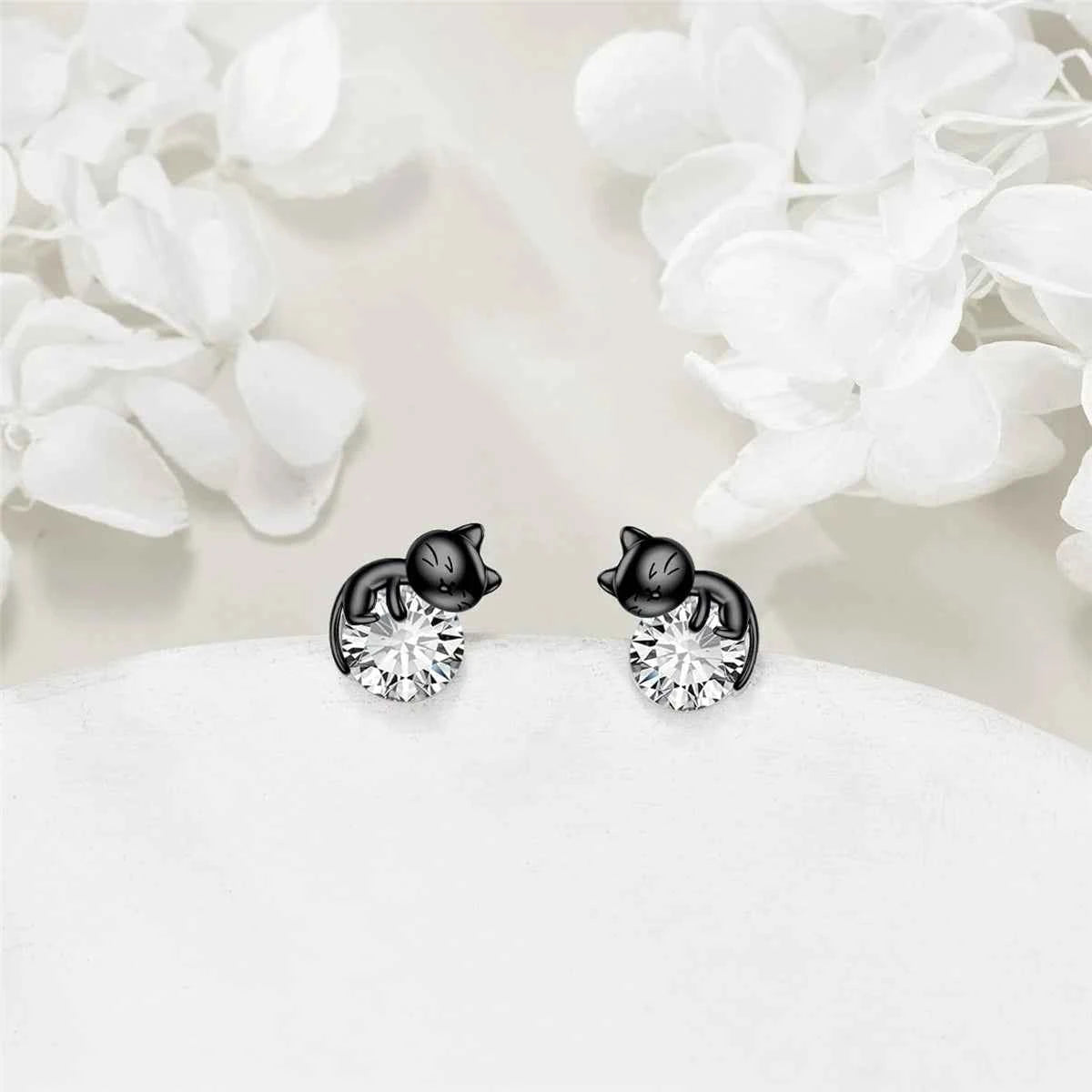 1Pair Cute Black Cat Crystal Earrings for Women Exquisite Pet Cat Jewelry Suitable for Birthday Gifts for Family and Friends