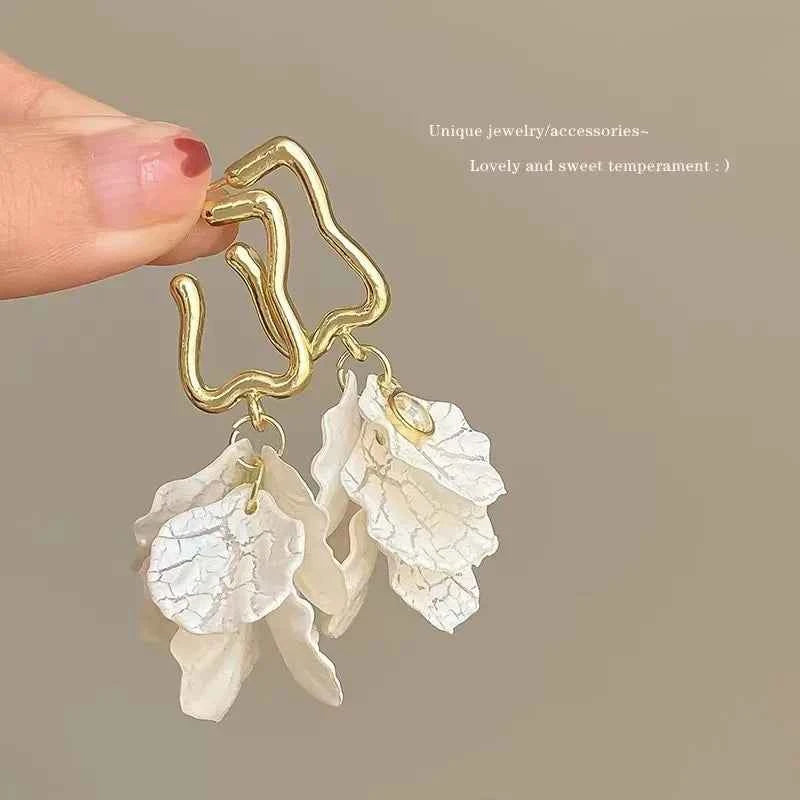 Korean Fashion Earrings Exquisite Dangle Earrings White Crystal Zirconia Flower Bridal Earring Party Jewelry for Women Aretes