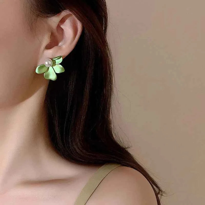 Trendy Gardenia Pearl Stud Earrings for Women New Design White Green Leaf Flowers Sweet Earrings Fashion Jewelry Wholesale
