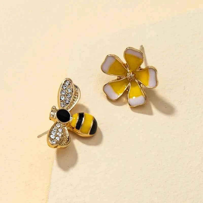 Women Summer Fashion Cute Bee Flower Earrings Girl's Versatile Style Asymmetric Creative Exquisite Earrings Gifts Accessories