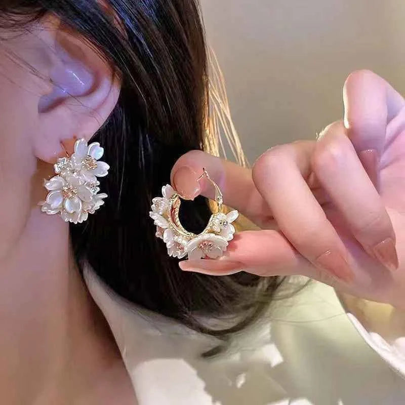 Trendy Gardenia Pearl Stud Earrings for Women New Design White Green Leaf Flowers Sweet Earrings Fashion Jewelry Wholesale