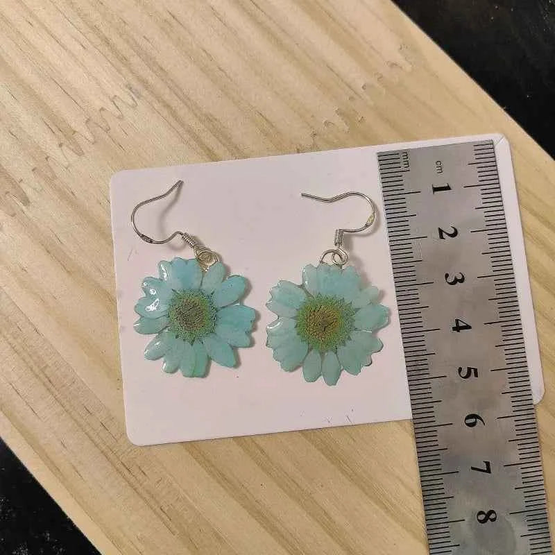 Small Daisy Flower Series Natural Plant Earrings Handmaking Epoxy Resin Pressed Flower Earrings Unique Daisy Jewelry Wholesale