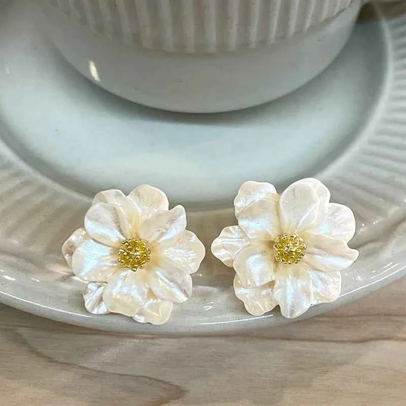 FTCY Elegant White Flower Stud Earrings for Women Retro Exquisite Camellia Flower Earrings Women’s Party Jewelry Gifts