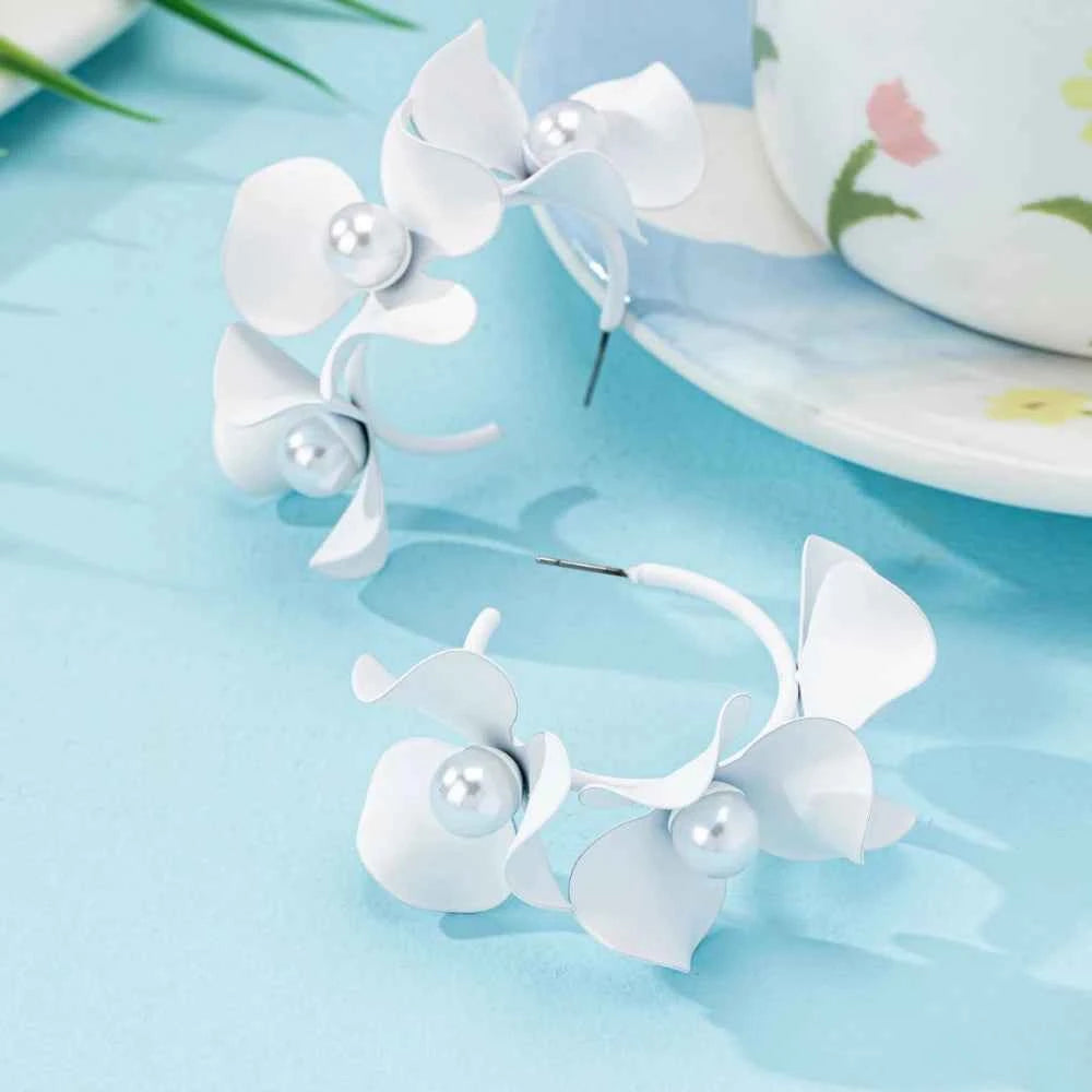 Imitation Pearl Flower Earrings for Women Simple Fashion Ear Jewelry Accessories Hot Sale Party Gift 2025 New Style