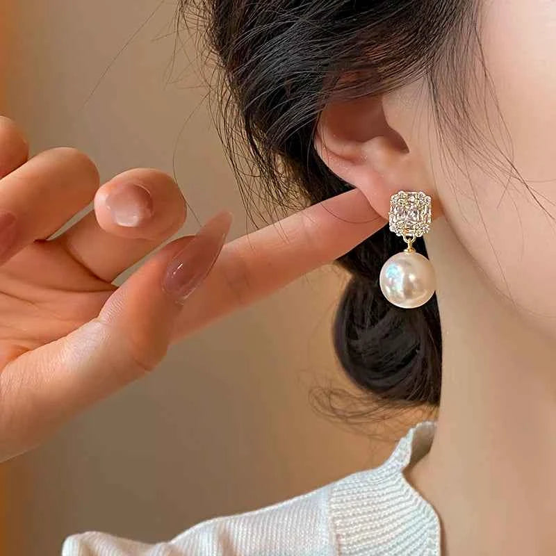 Luxury Shiny Zircon Crystal Pearl Pendant Gold Color Earrings 2025 Fashion Jewelry Party For Women's Exquisite Ear Accessories