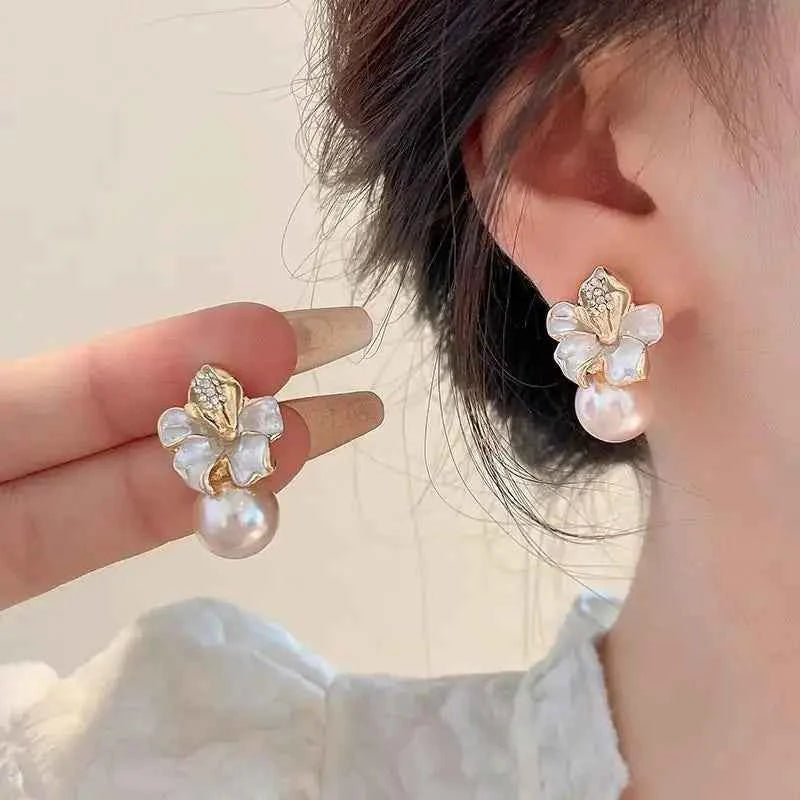 Korean Fashion Heart Drop Earrings For Women Jewelry 2025 Trending Creative Women's Earrings Ear Buckle Accessories Pendientes
