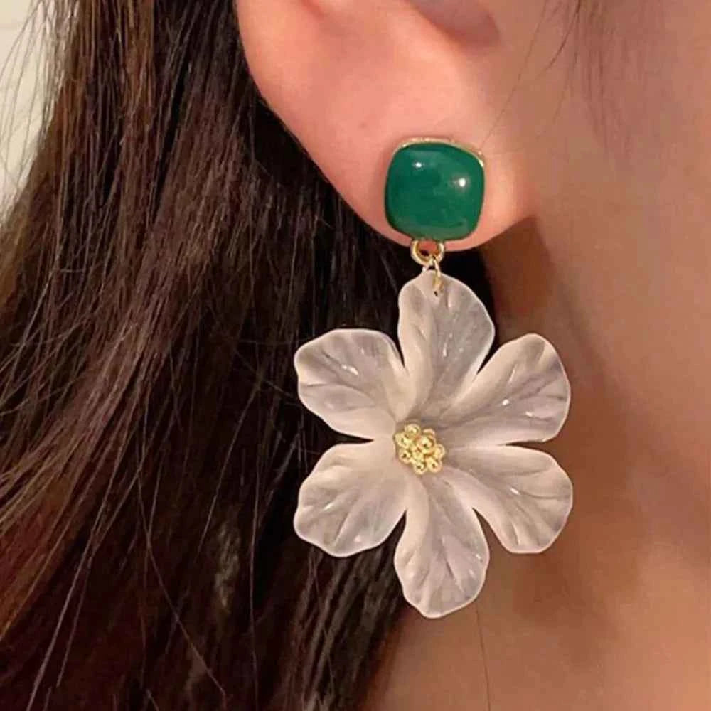 White Flower Charm Square Metal Green Epoxy Drop Earrings For Women Bohemia Romantic Camellia Flower Dangle Earrings Luxury