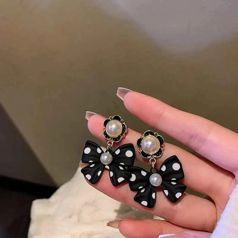 Punk Girl Earrings Korean Version High-end 2022 New Fashion All-match Niche Polka Dot Bow Pearl Earrings Wholesale Sales Brincos